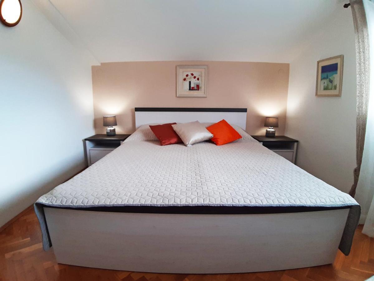 Apartments Zrinka 793 โปเรช ภายนอก รูปภาพ