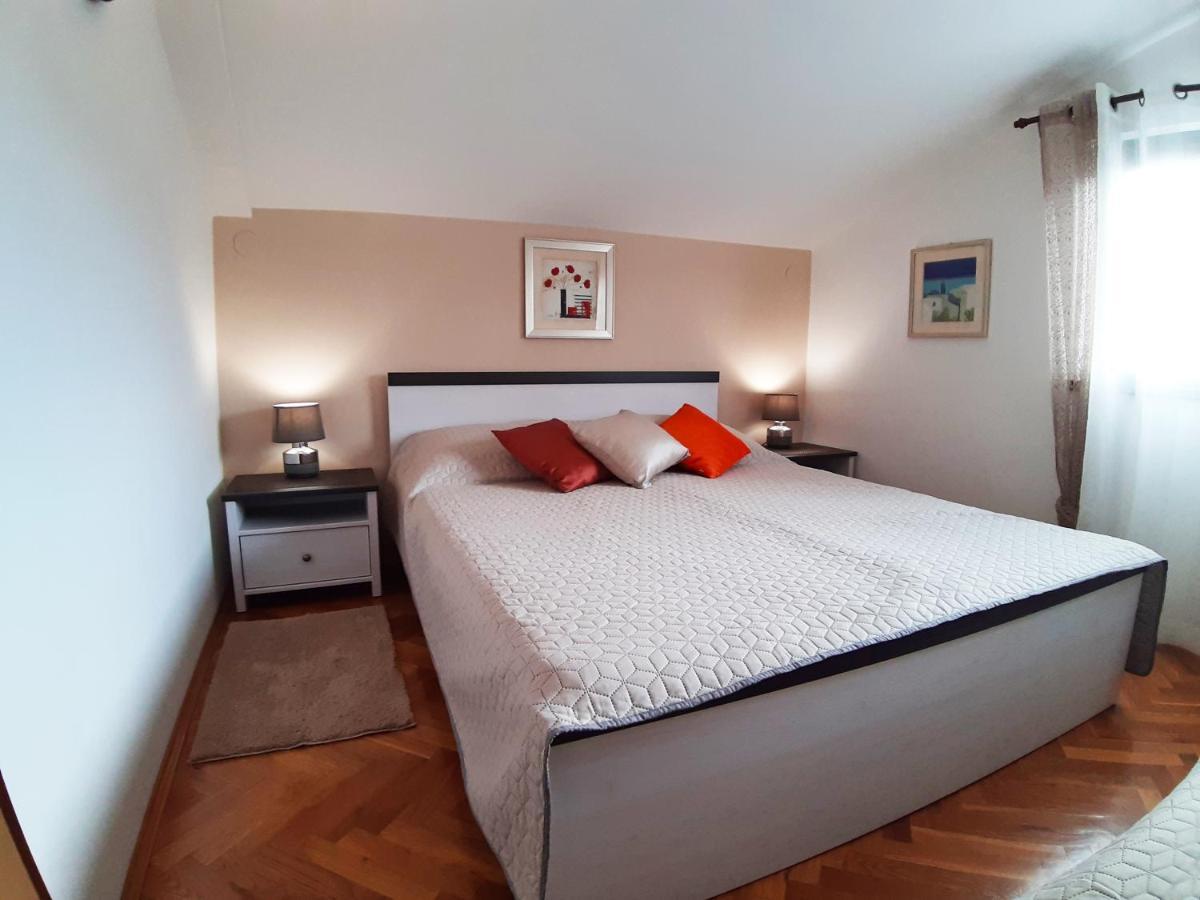 Apartments Zrinka 793 โปเรช ภายนอก รูปภาพ