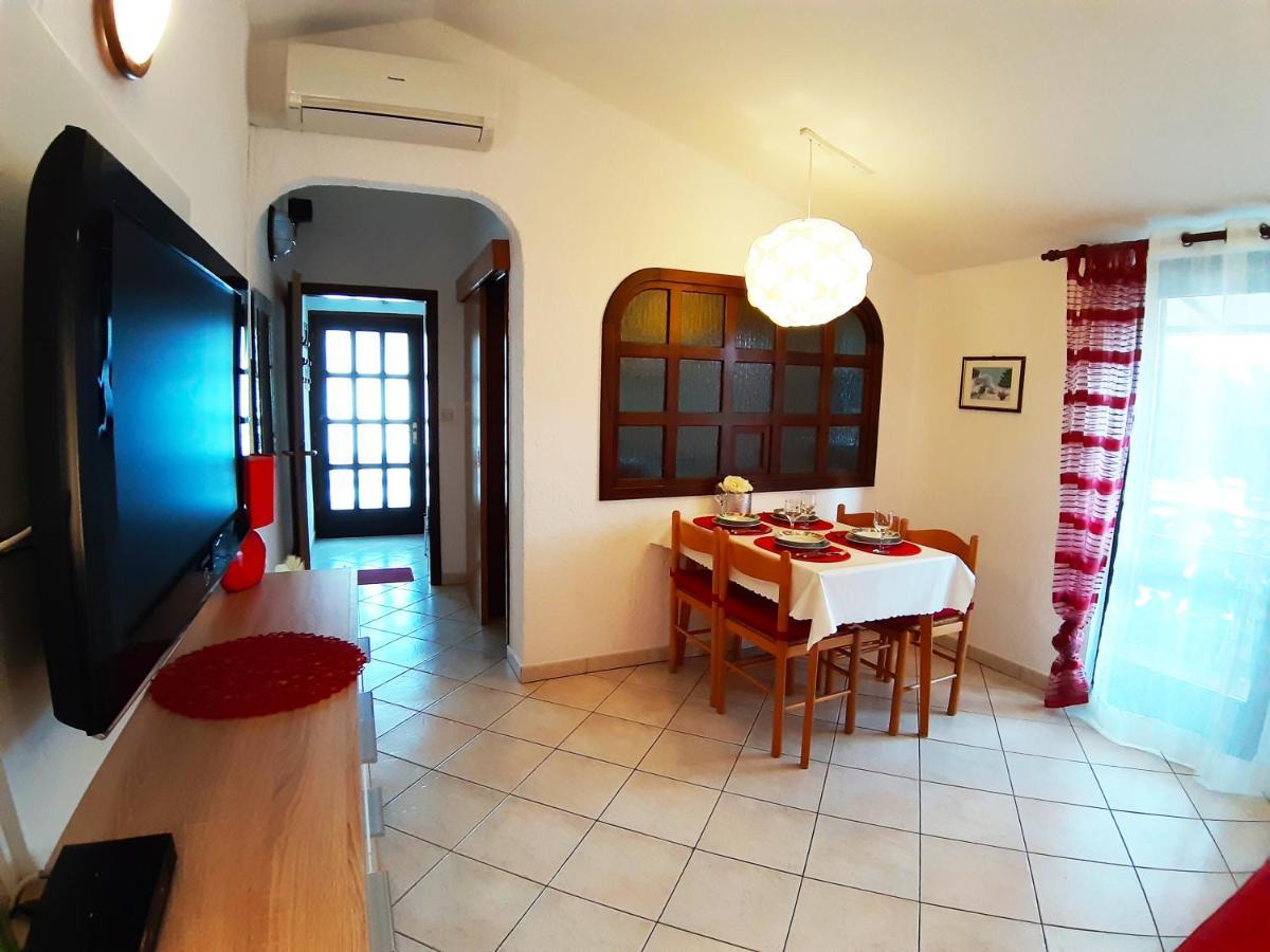 Apartments Zrinka 793 โปเรช ภายนอก รูปภาพ