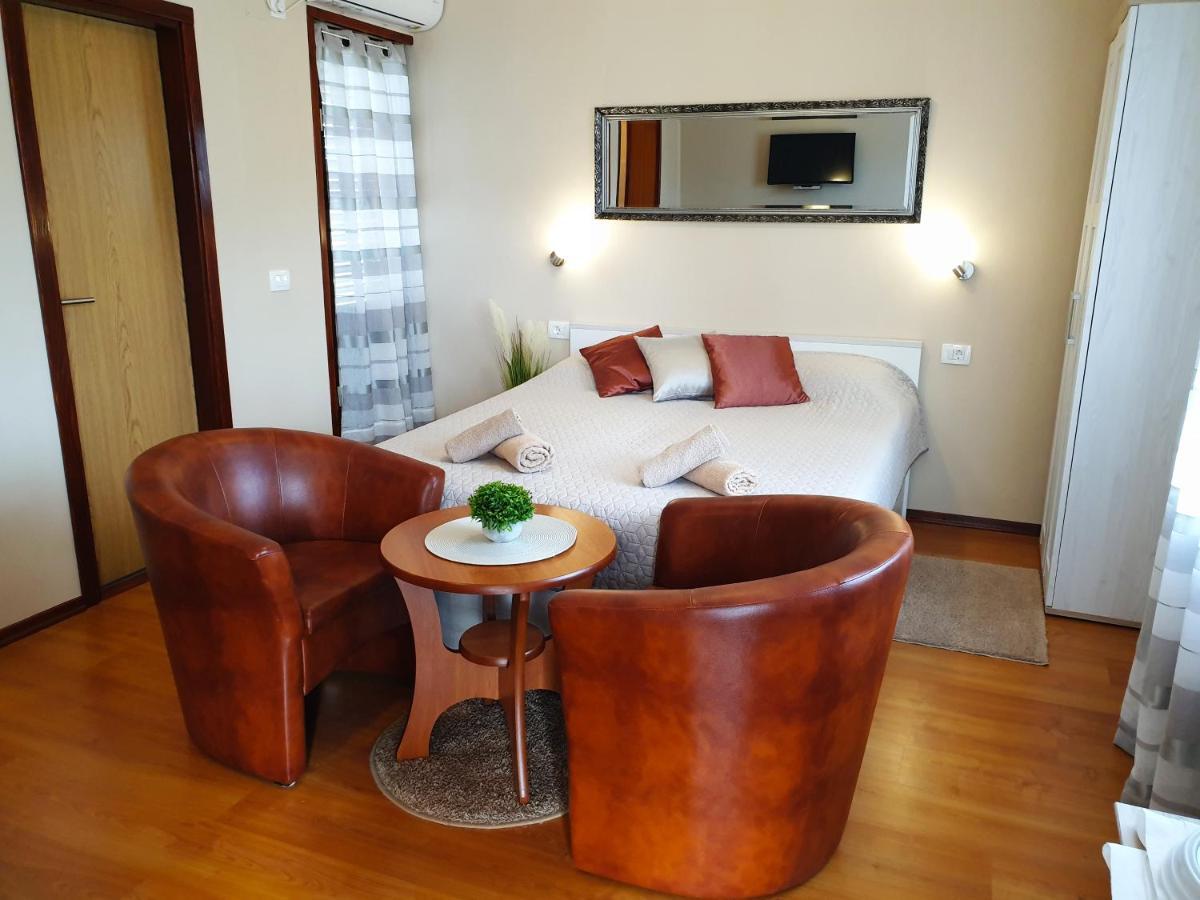 Apartments Zrinka 793 โปเรช ภายนอก รูปภาพ